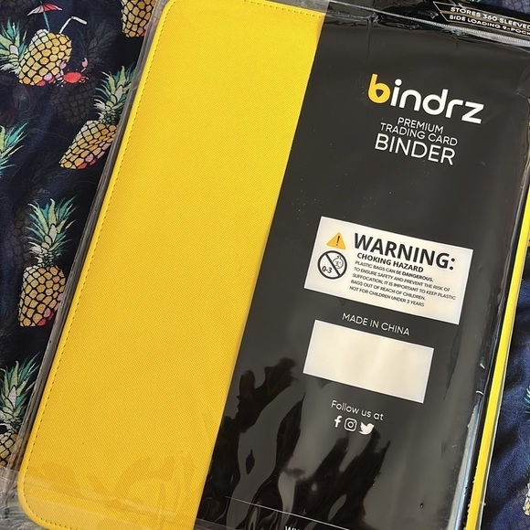 Brand New Yellow Trading Card Zipper Binder Premium Football Baseball Cards - Picture 9 of 14